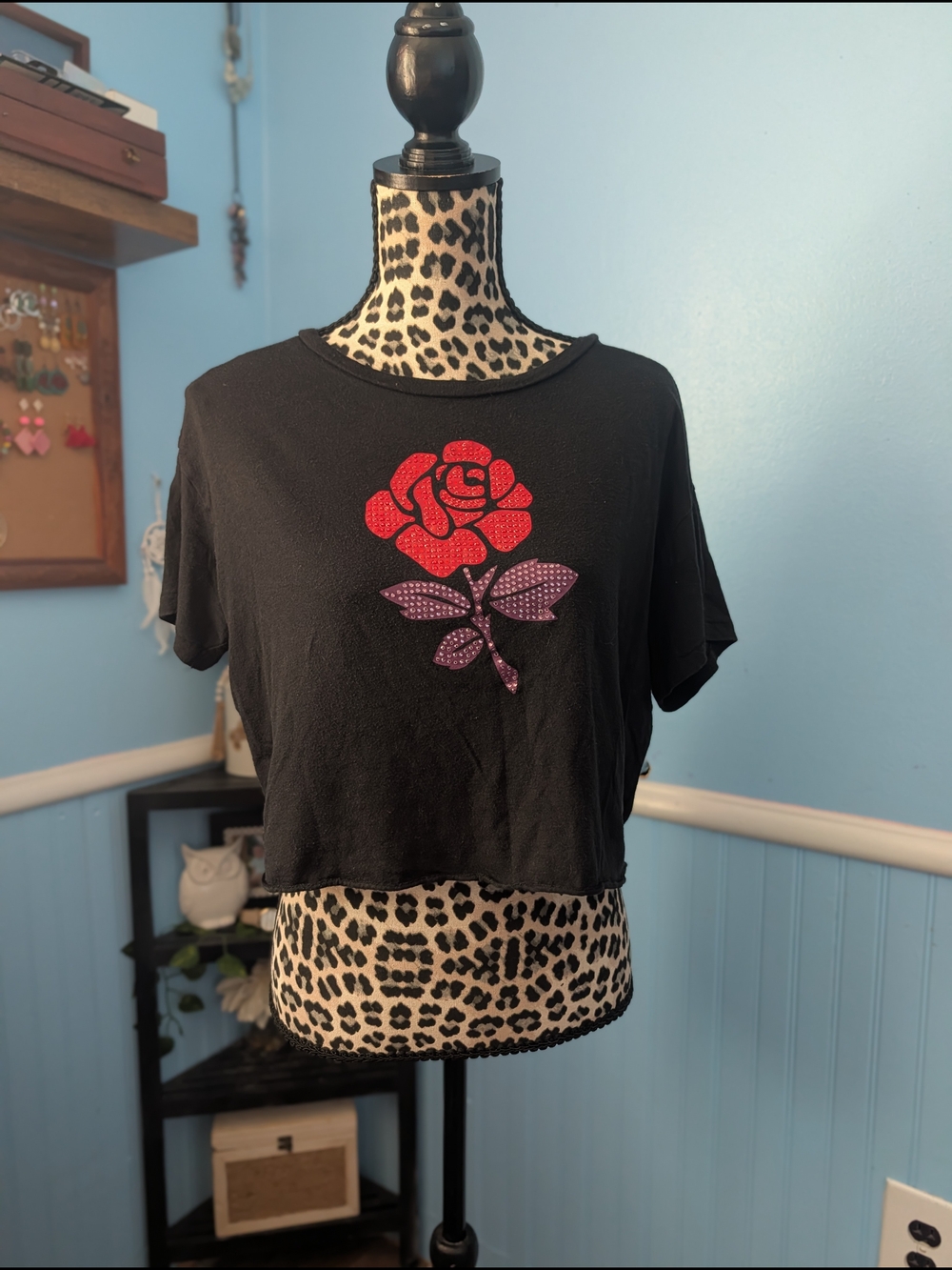 PINK Victoria's Secret Black Cropped Tee with Red Rose and Purple Leaves